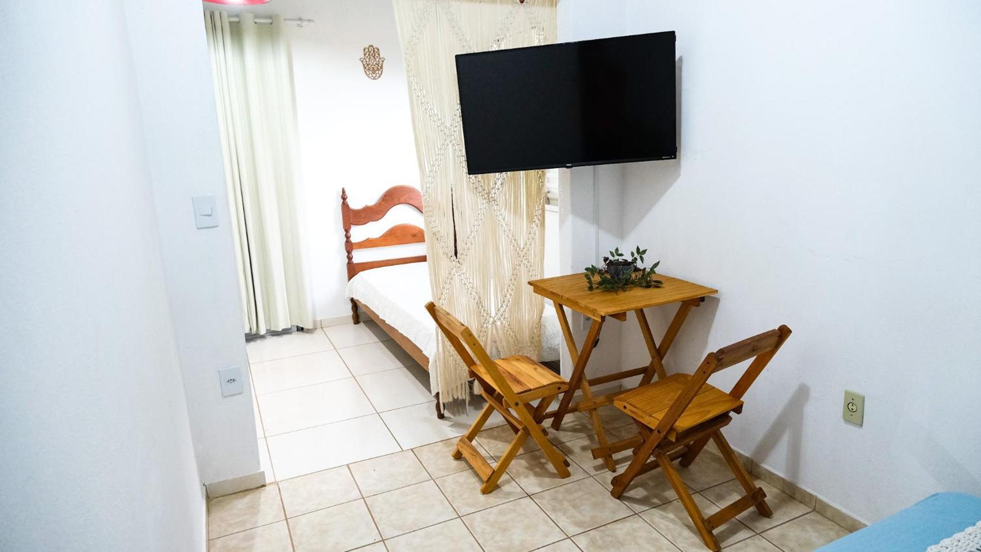 Quarto com Cama de Casal ou 2 de Solteiro e Vista do Jardim